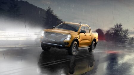 Có nên rửa xe sau khi trời mưa?